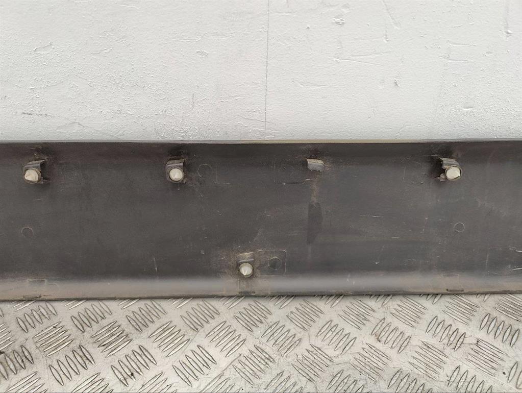 Молдинг двери задней левой