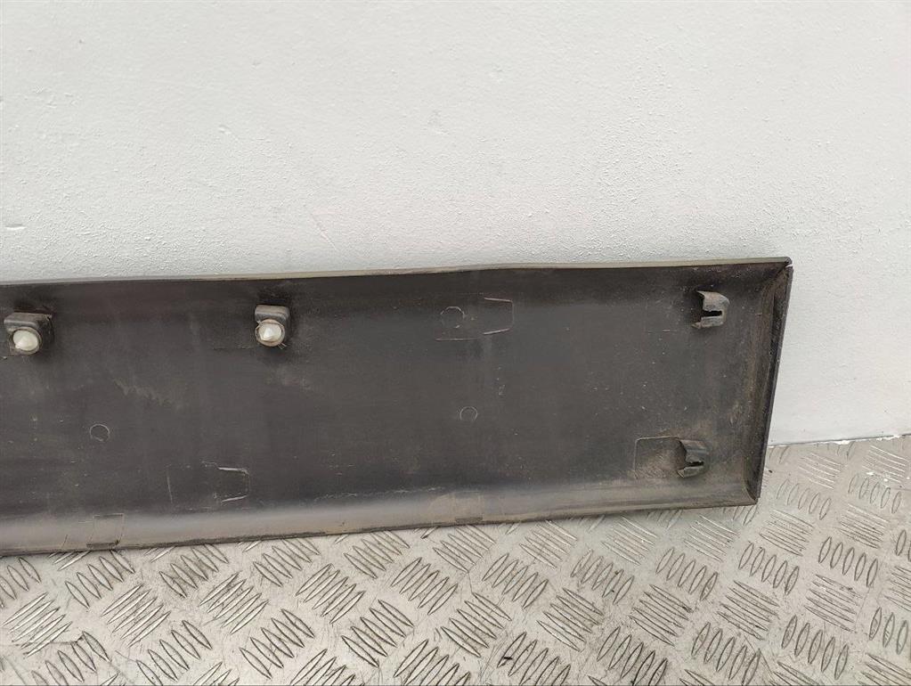 Молдинг двери задней левой