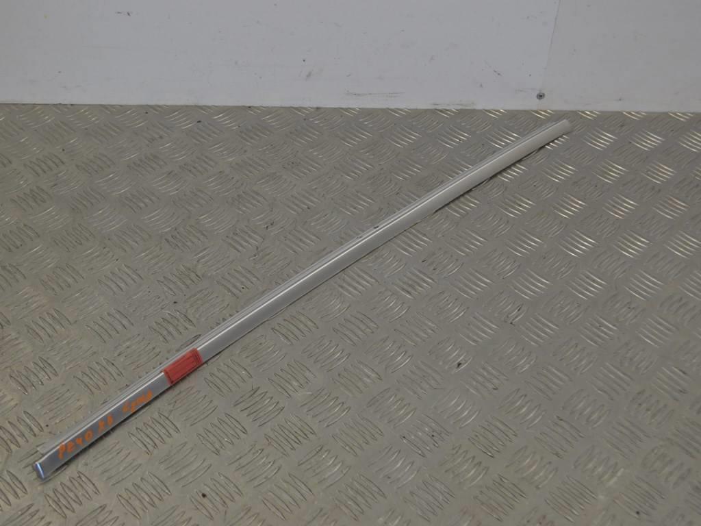 Молдинг двери задней левой