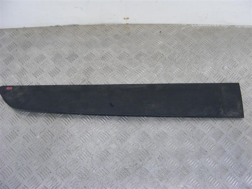 Молдинг двери задней правой