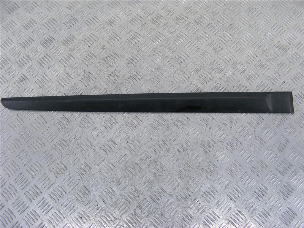 Молдинг двери задней правой Renault Laguna 2 (2001-2007) 8200036023