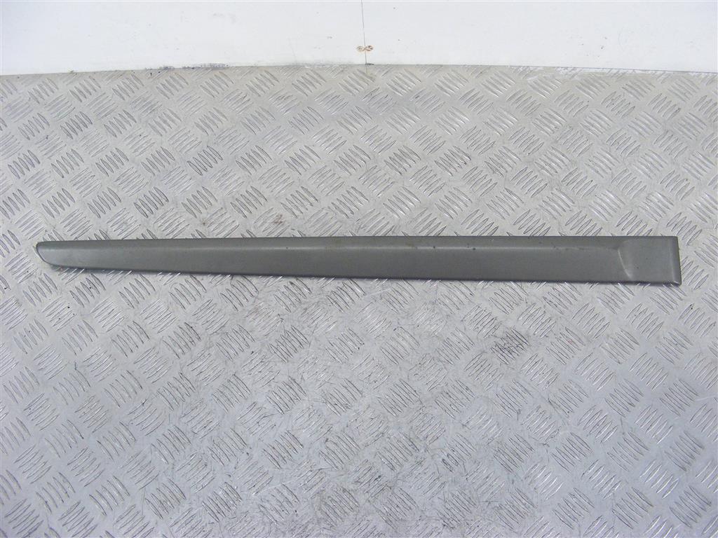 Молдинг двери задней правой