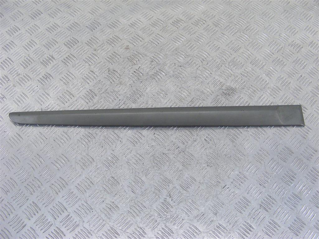 Молдинг двери задней правой Renault Laguna 2 (2001-2007) 8200036023
