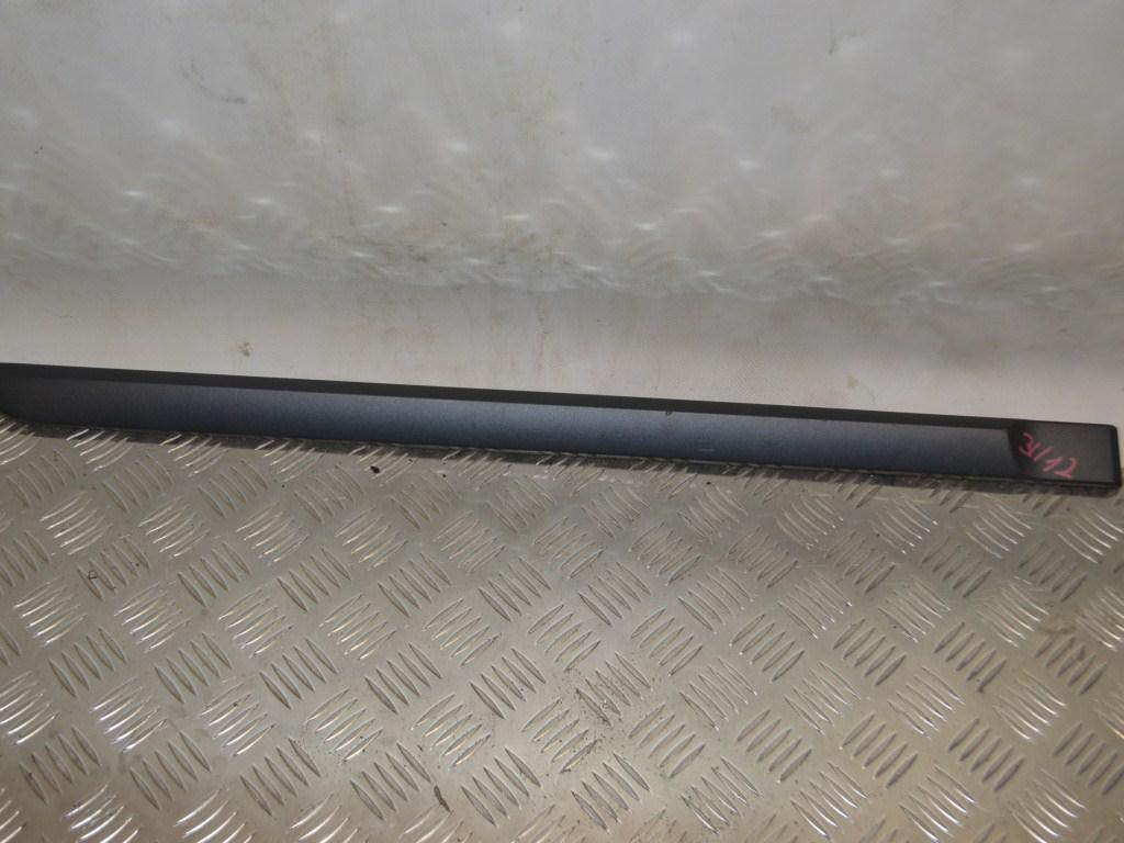 Молдинг двери задней правой