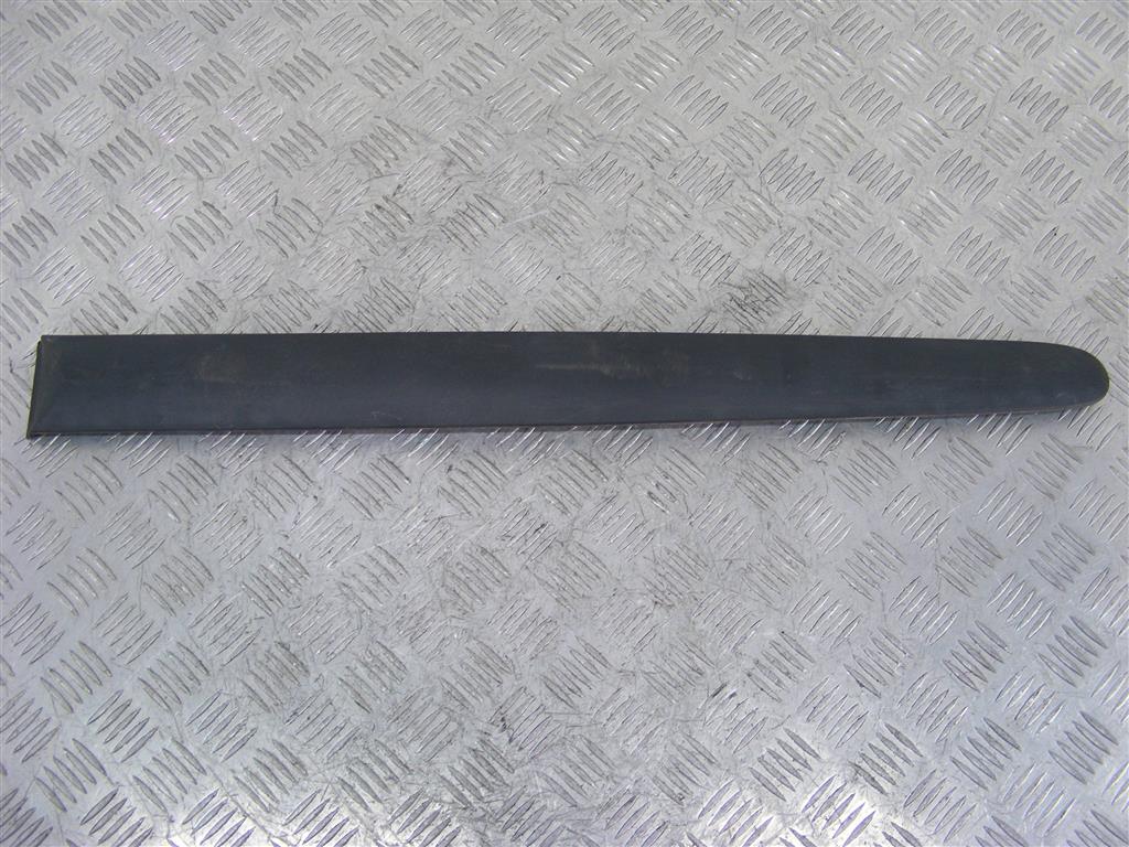 Молдинг двери задней правой Renault Megane 1 (1996-2002) 7700430880