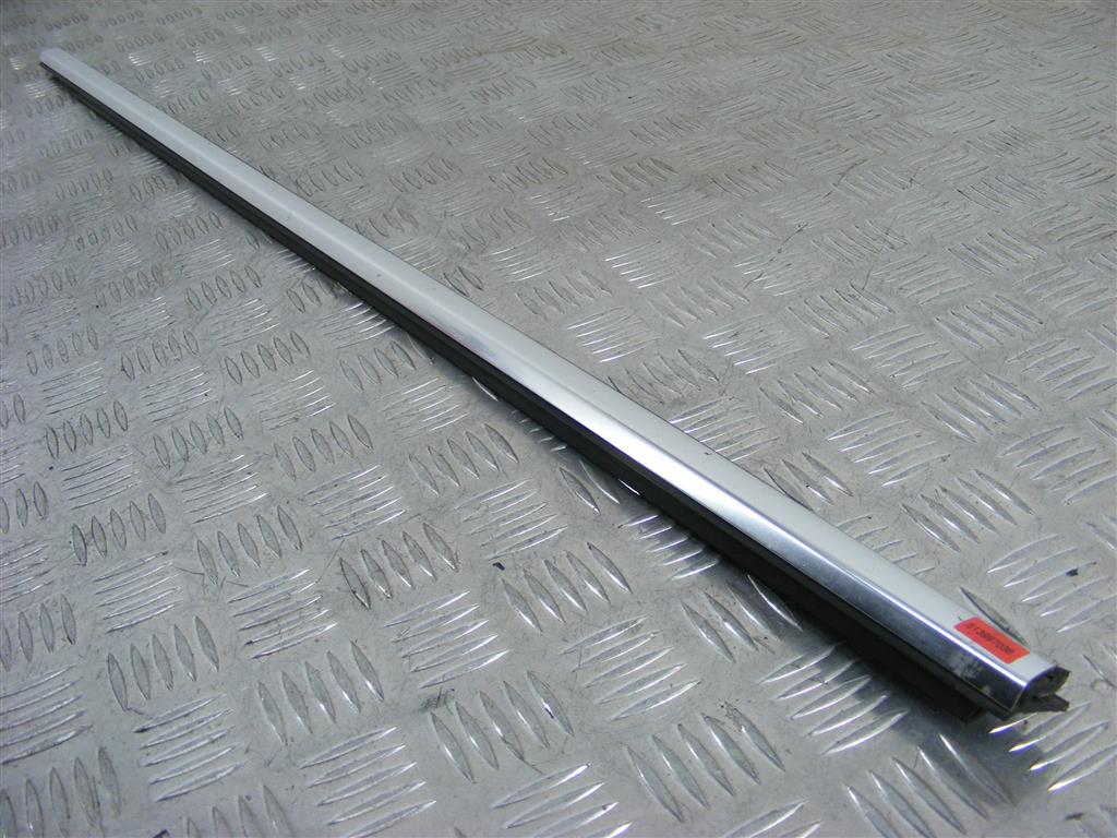 Молдинг стекла двери передней левой наружный