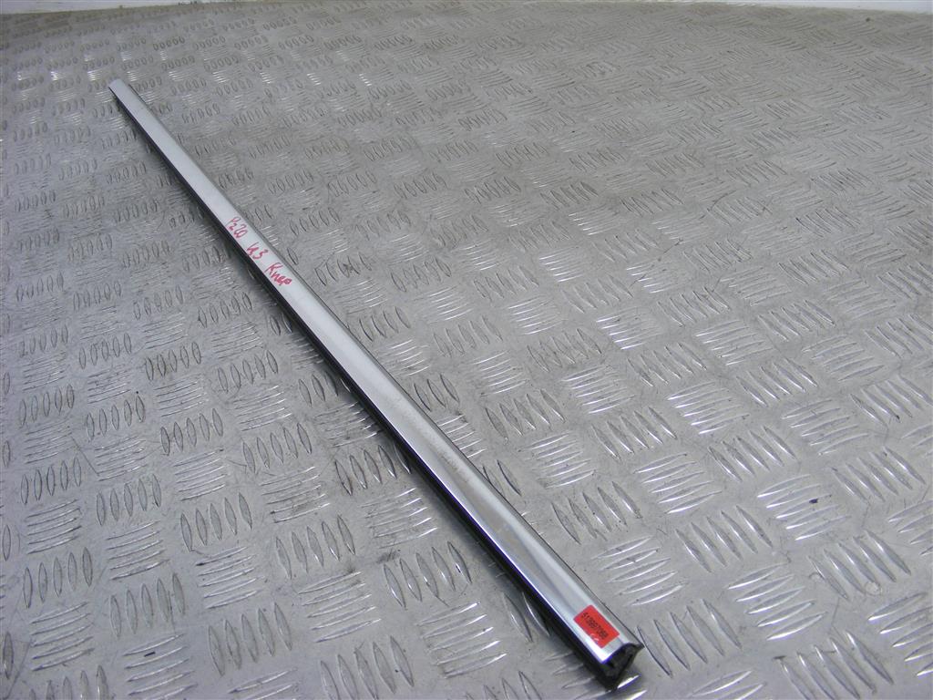 Молдинг стекла двери передней левой наружный