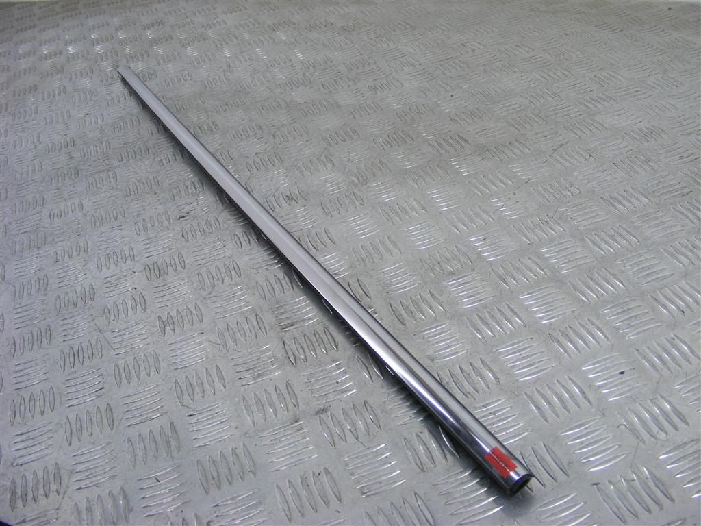 Молдинг стекла двери передней левой наружный