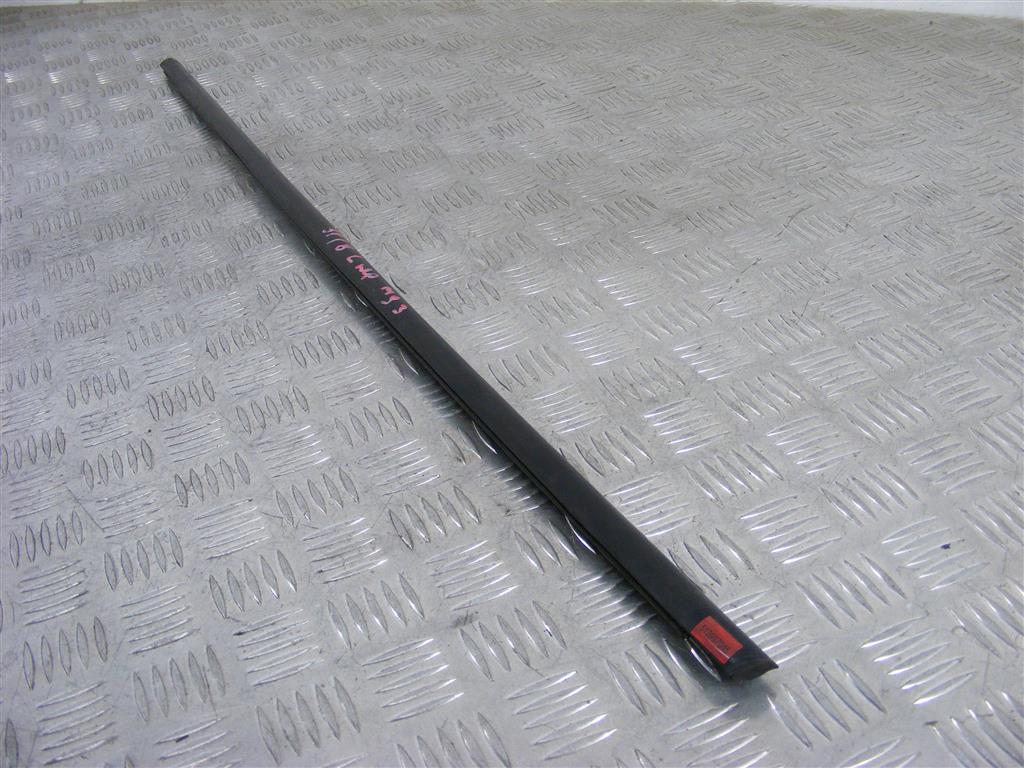 Молдинг стекла двери передней левой наружный Renault Megane 3 (2008-2019)