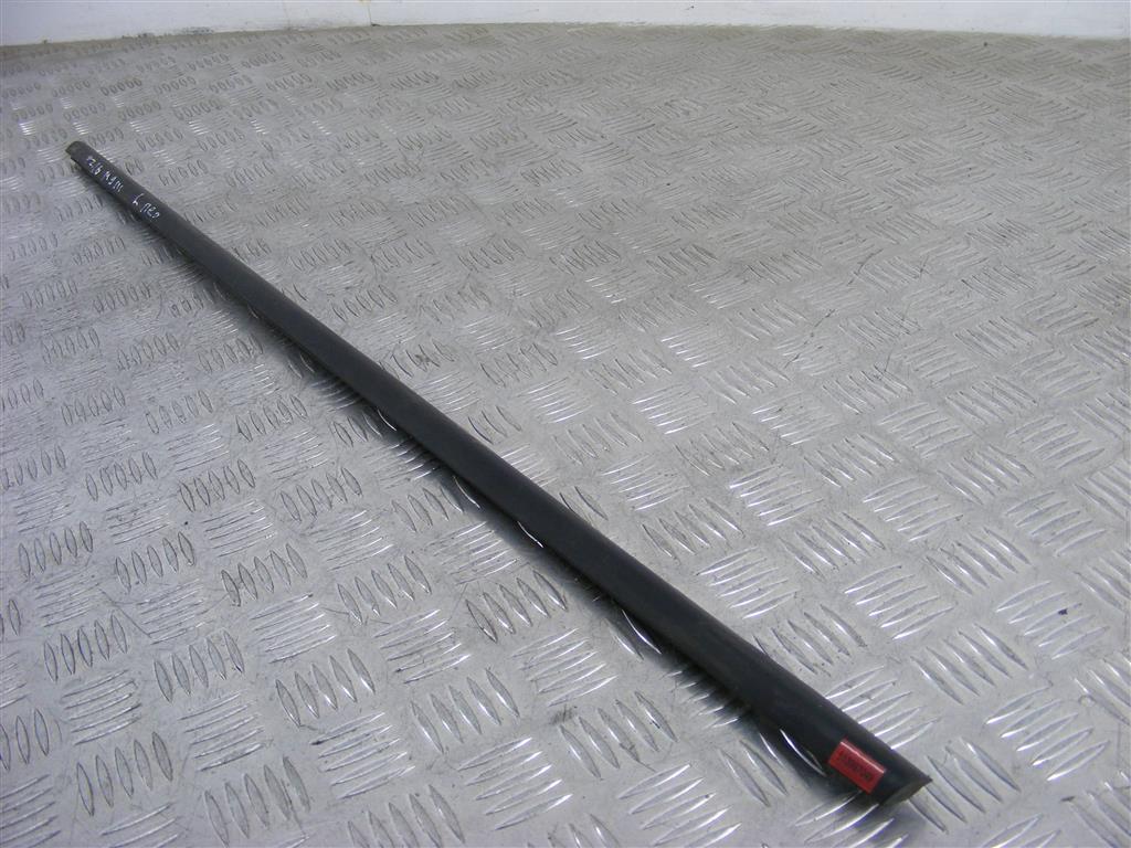 Молдинг стекла двери передней левой наружный Renault Megane 3 (2008-2019)