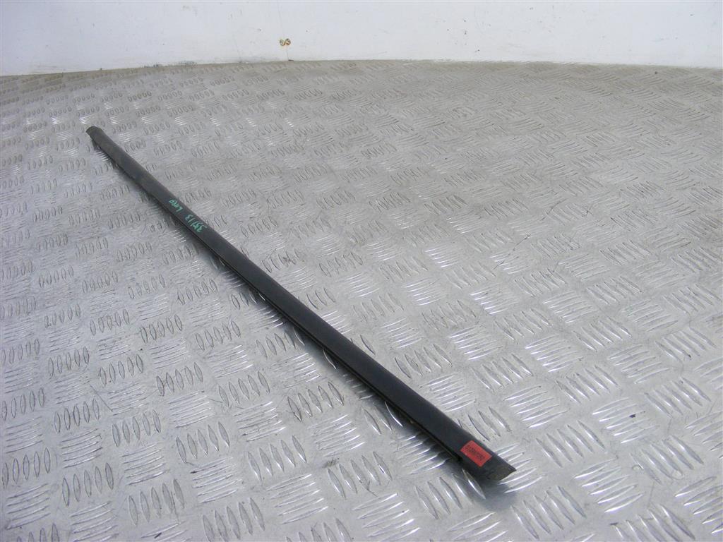 Молдинг стекла двери передней левой наружный Renault Megane 3 (2008-2019)