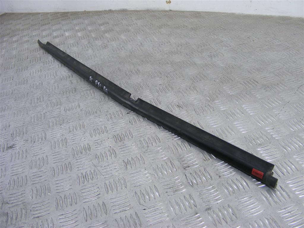 Молдинг стекла двери передней левой наружный Renault Scenic 1 (1996-2003)