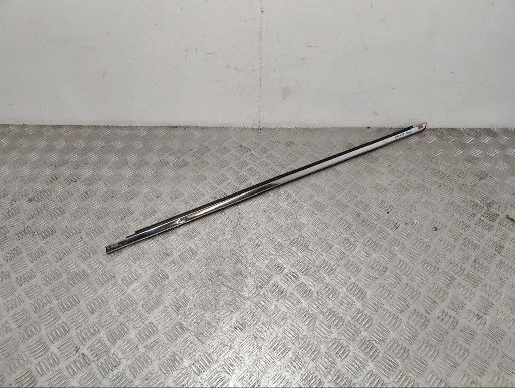 Молдинг стекла двери передней левой наружный