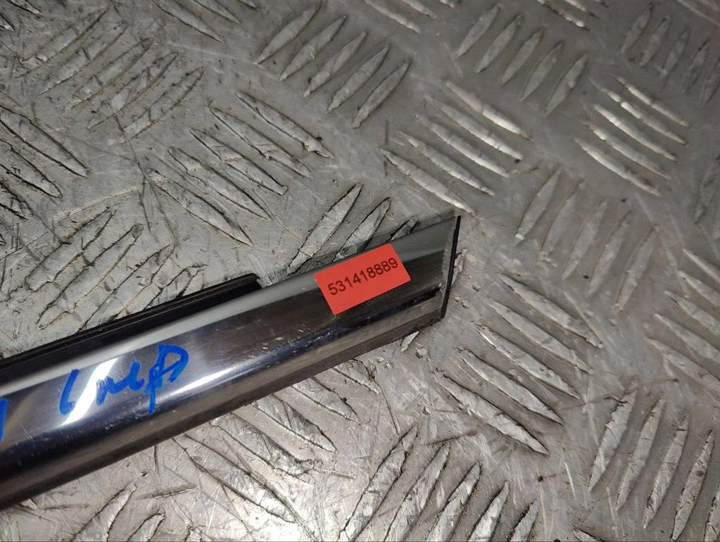 Молдинг стекла двери передней левой наружный