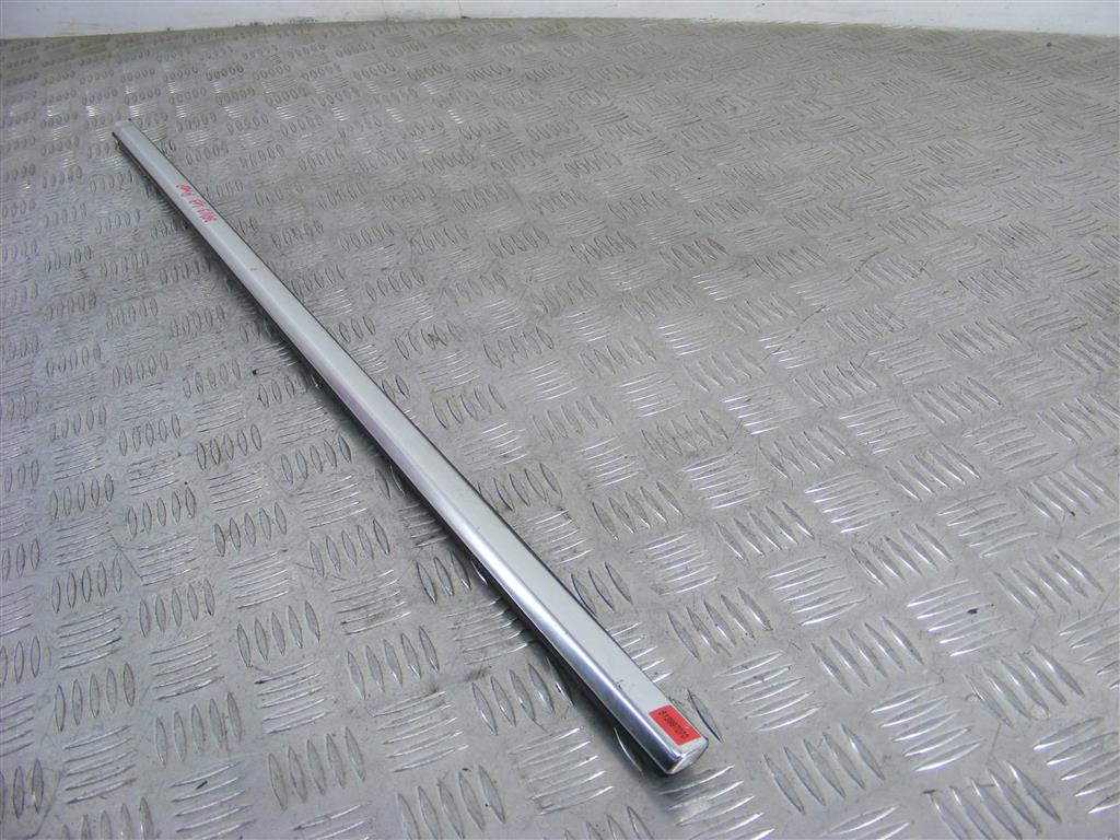 Молдинг стекла двери передней правой наружный