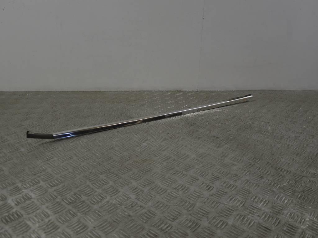 Молдинг стекла двери передней правой наружный