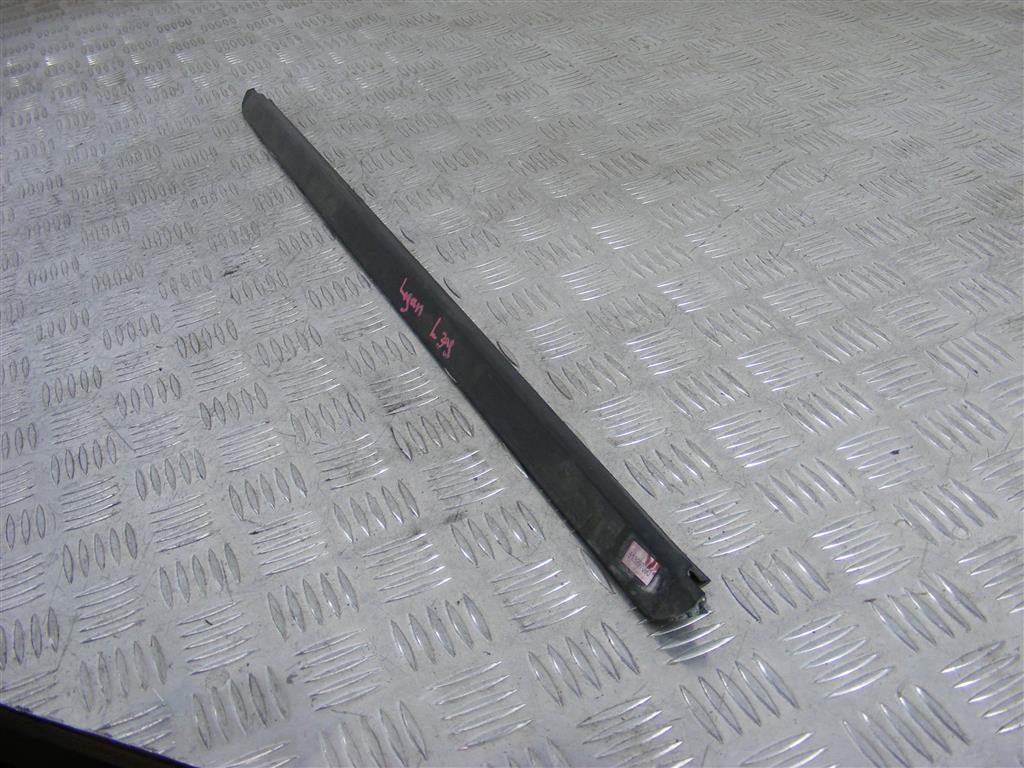 Молдинг стекла двери задней левой наружный