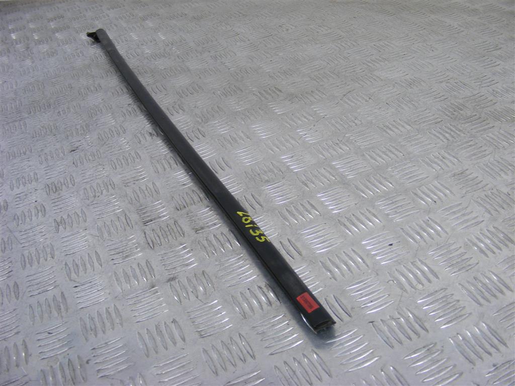 Молдинг стекла двери задней левой наружный