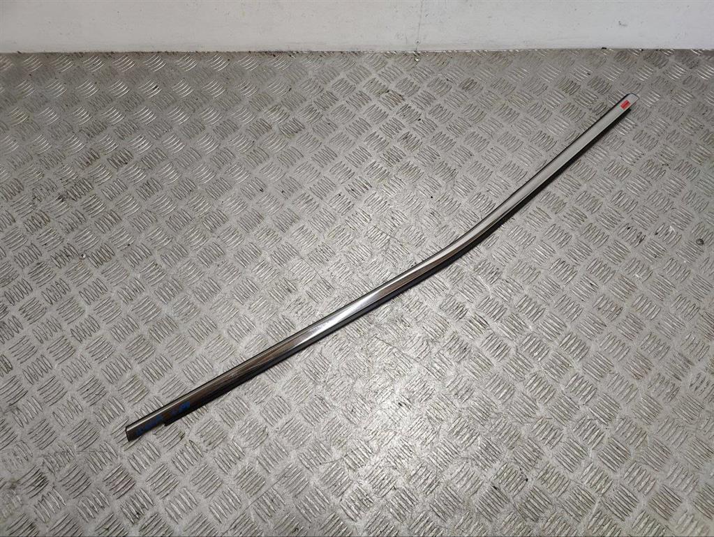 Молдинг стекла двери задней левой наружный