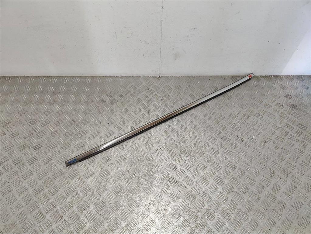 Молдинг стекла двери задней левой наружный