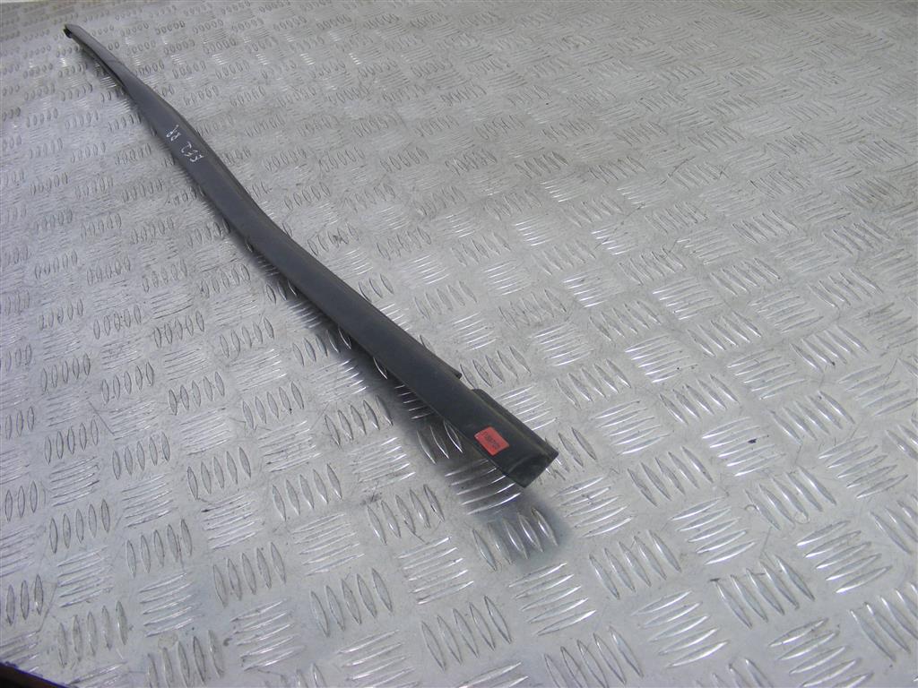 Молдинг стекла двери задней правой наружный