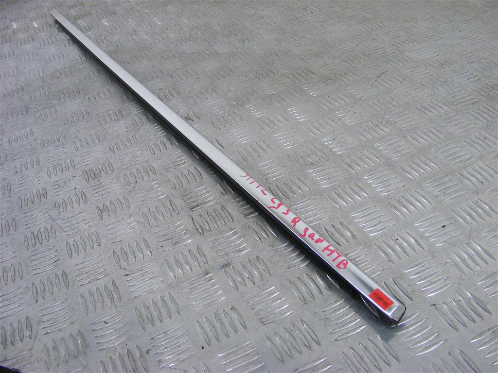 Молдинг стекла двери задней правой наружный