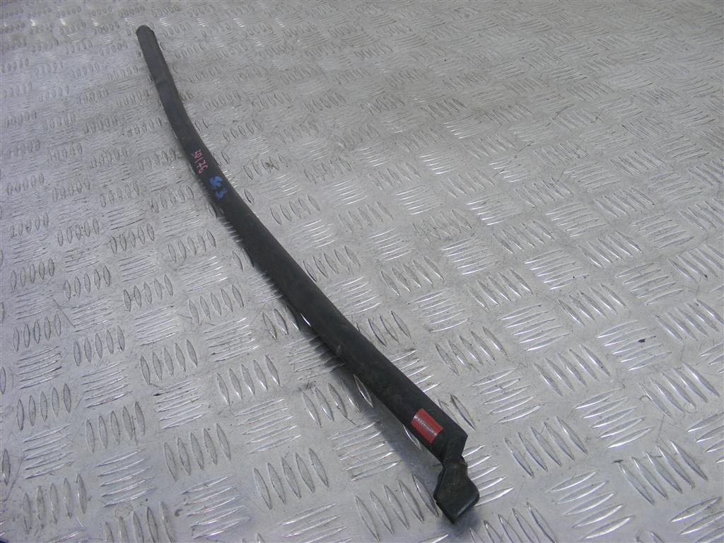 Молдинг стекла двери задней правой наружный