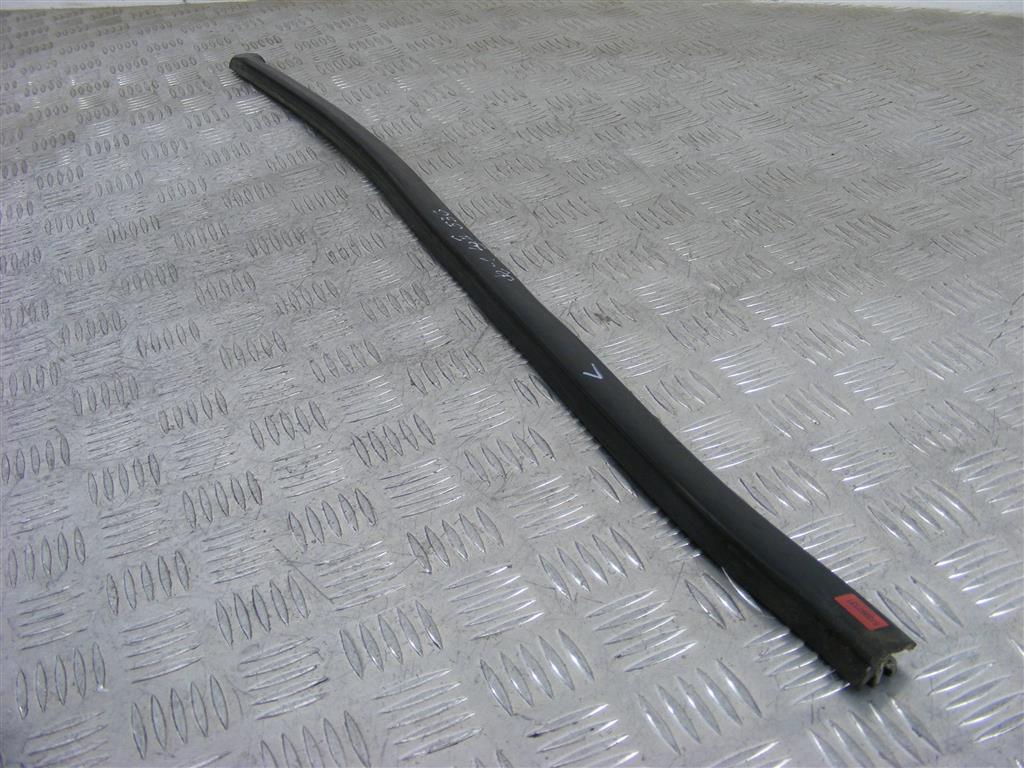 Молдинг стекла лобового Renault Laguna 2 (2001-2007)