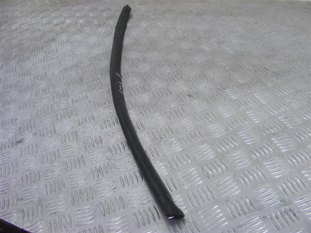 Молдинг стекла лобового Renault Laguna 2 (2001-2007)