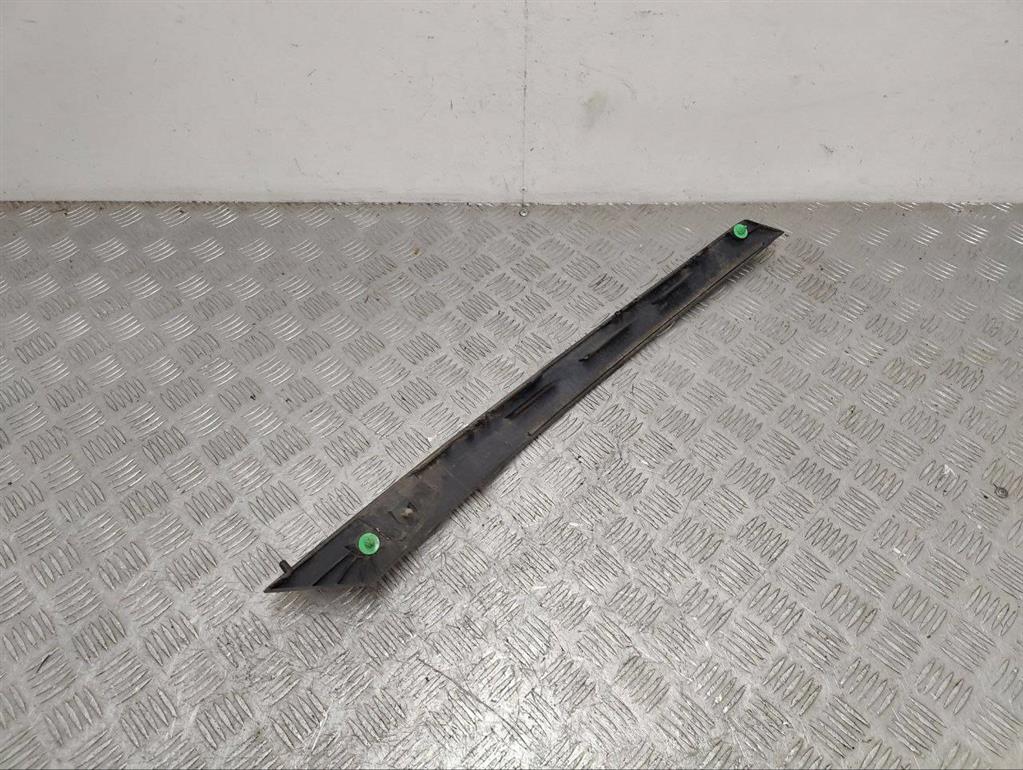 Молдинг стекла лобового