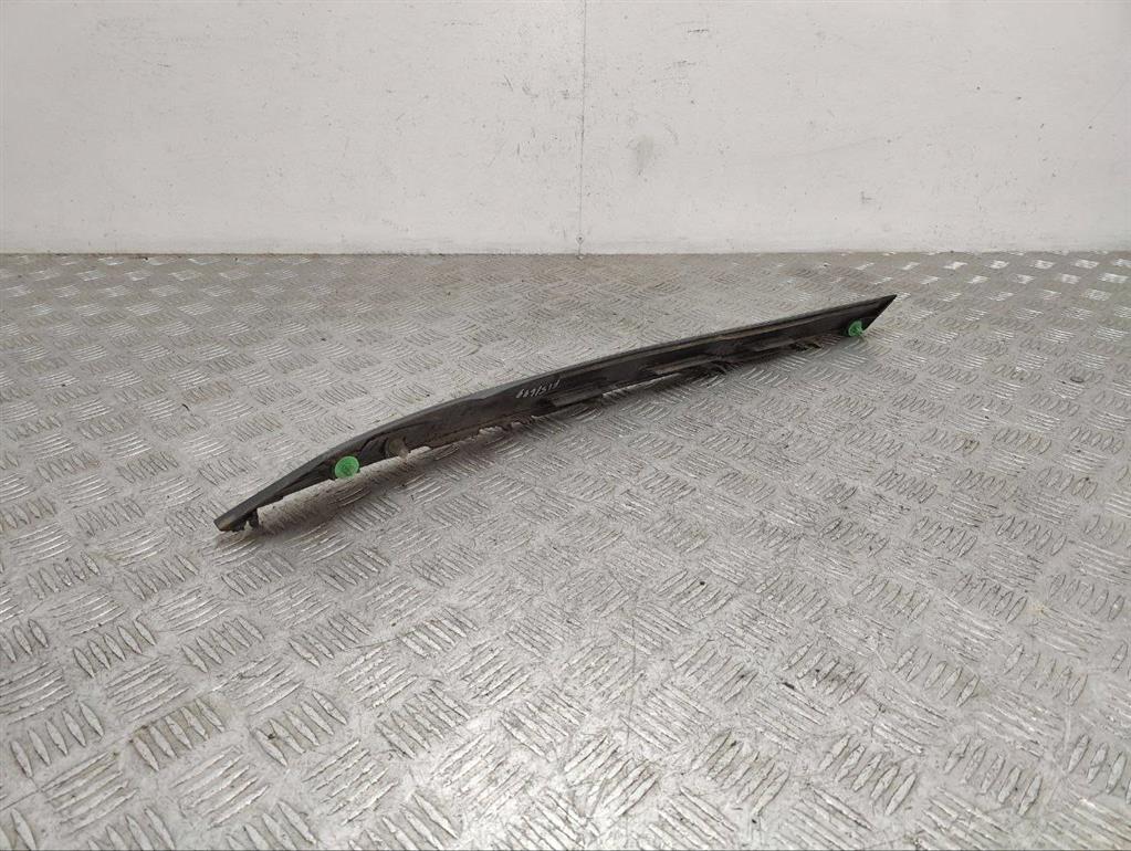 Молдинг стекла лобового