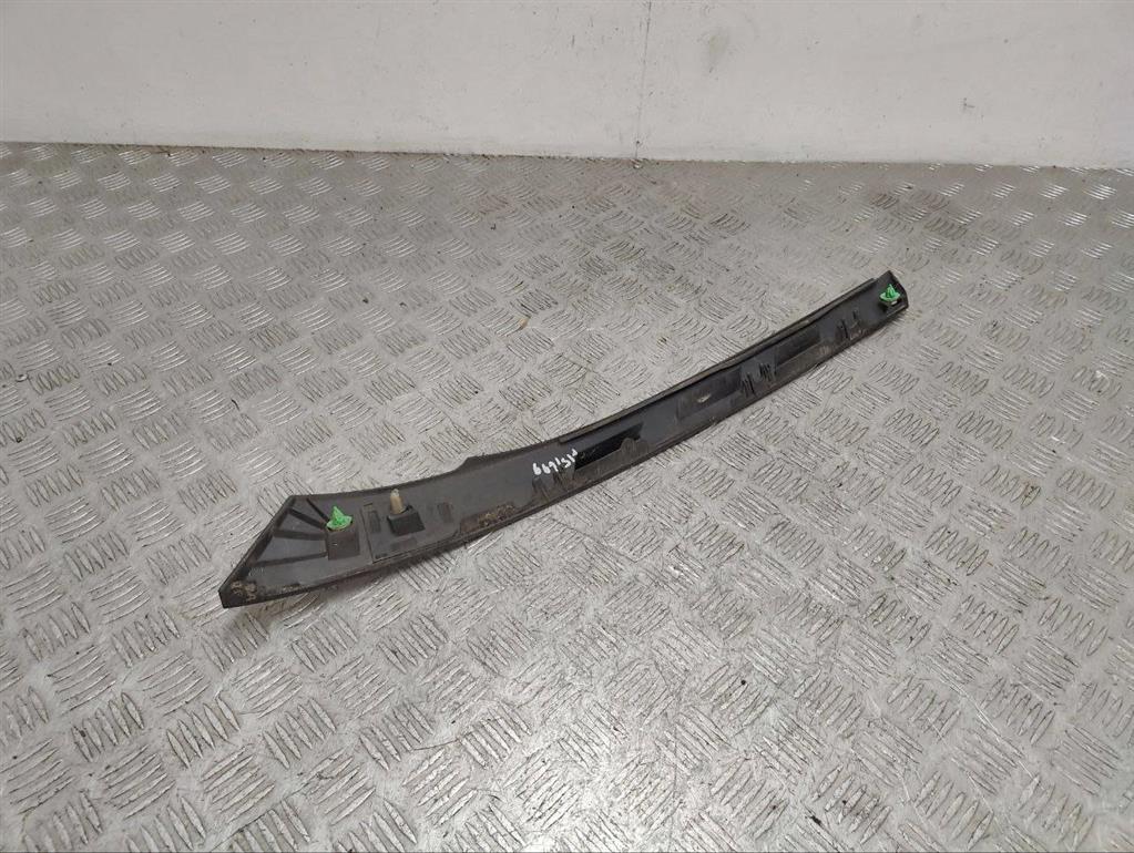 Молдинг стекла лобового