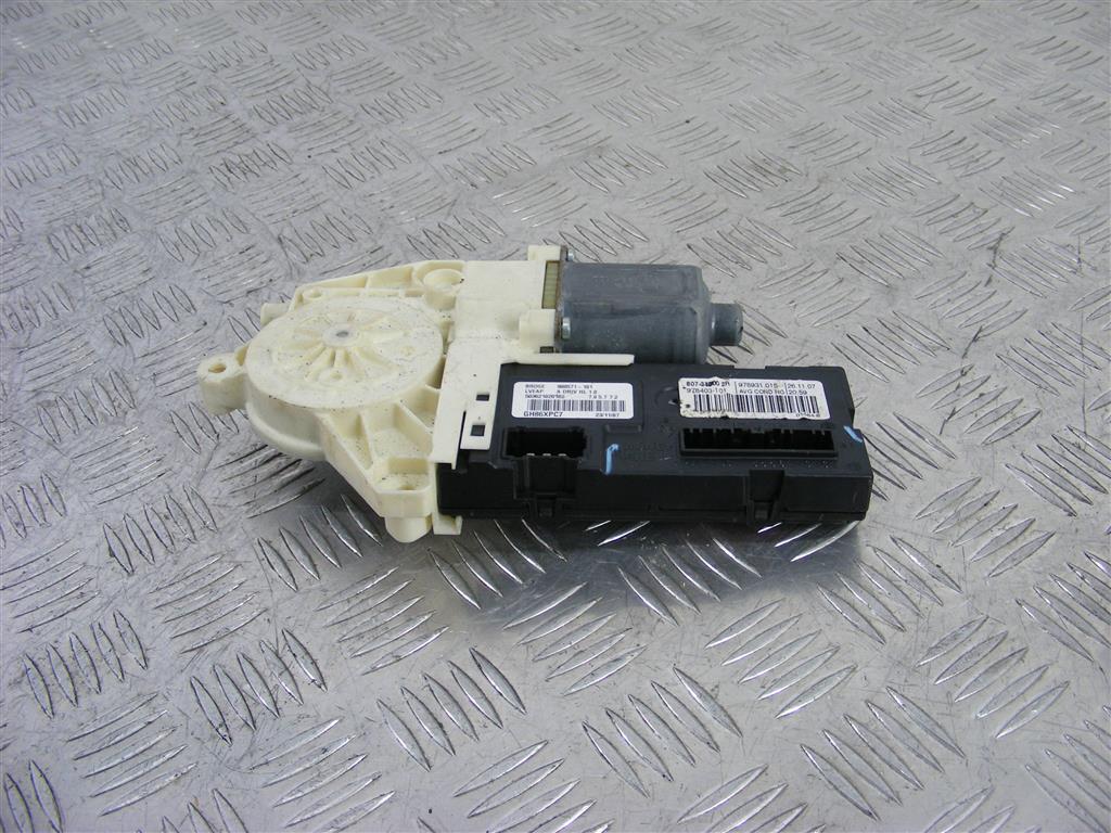 Моторчик стеклоподъемника передний левый