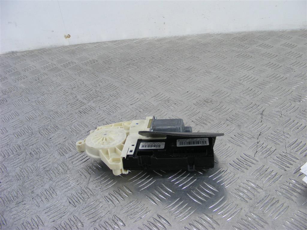 Моторчик стеклоподъемника передний левый