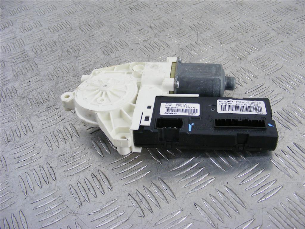 Моторчик стеклоподъемника передний левый