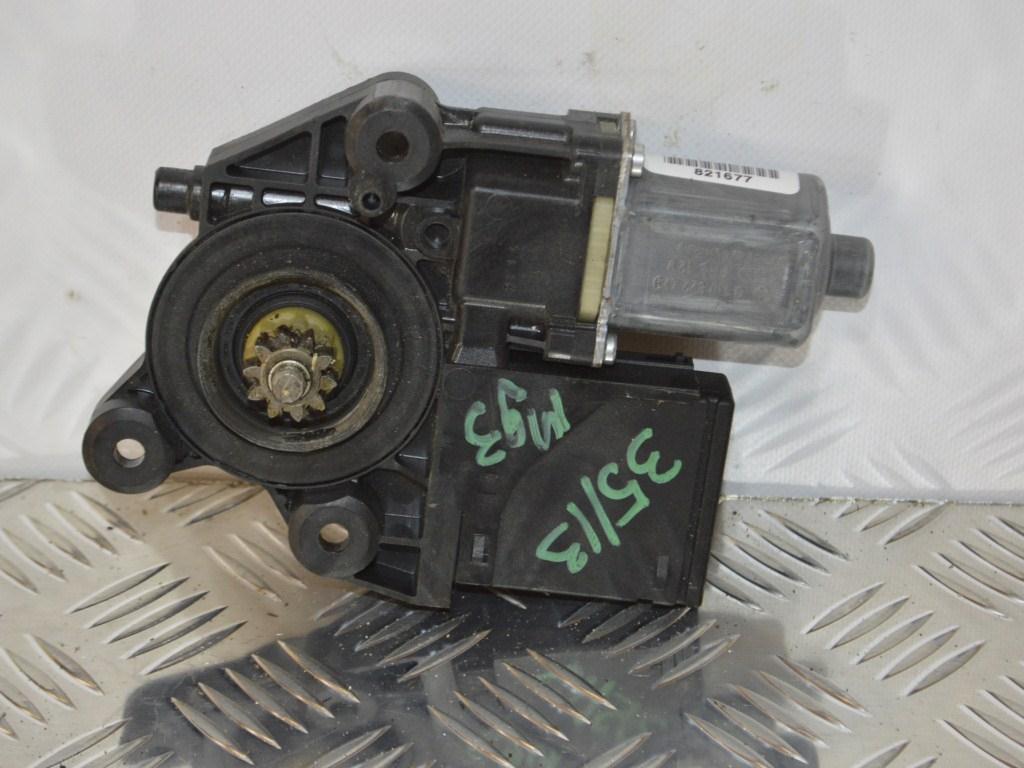 Моторчик стеклоподъемника передний левый