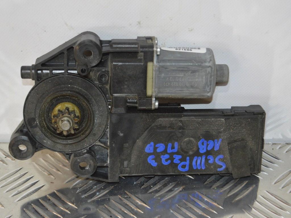 Моторчик стеклоподъемника передний левый Renault Scenic 3 (2008-2015) 807310011R, 0130822479