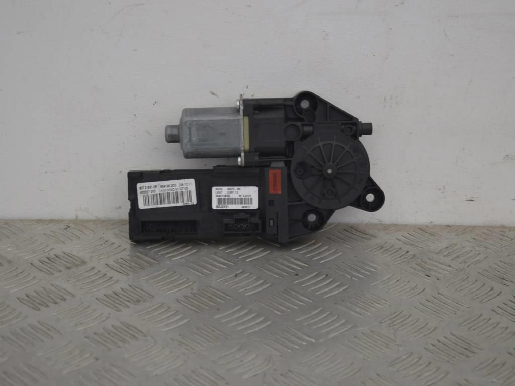 Моторчик стеклоподъемника передний левый