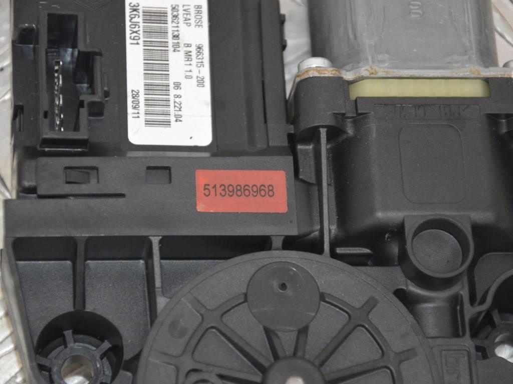 Моторчик стеклоподъемника передний левый