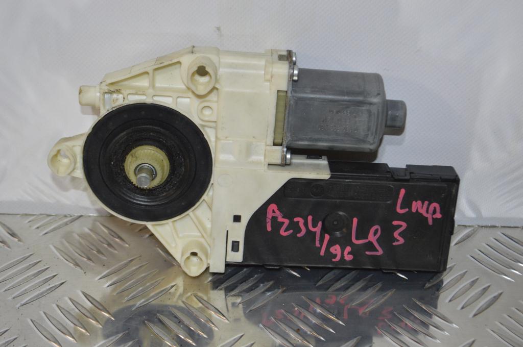 Моторчик стеклоподъемника передний правый