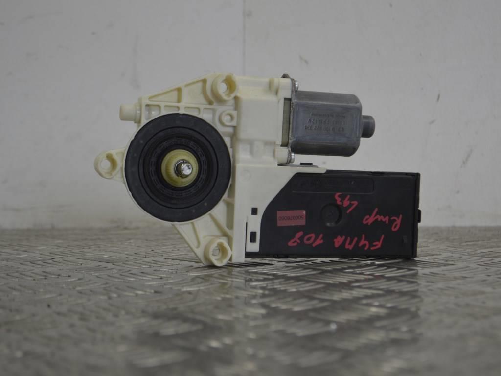 Моторчик стеклоподъемника передний правый Renault Laguna 3 (2007-2015) 807300002R