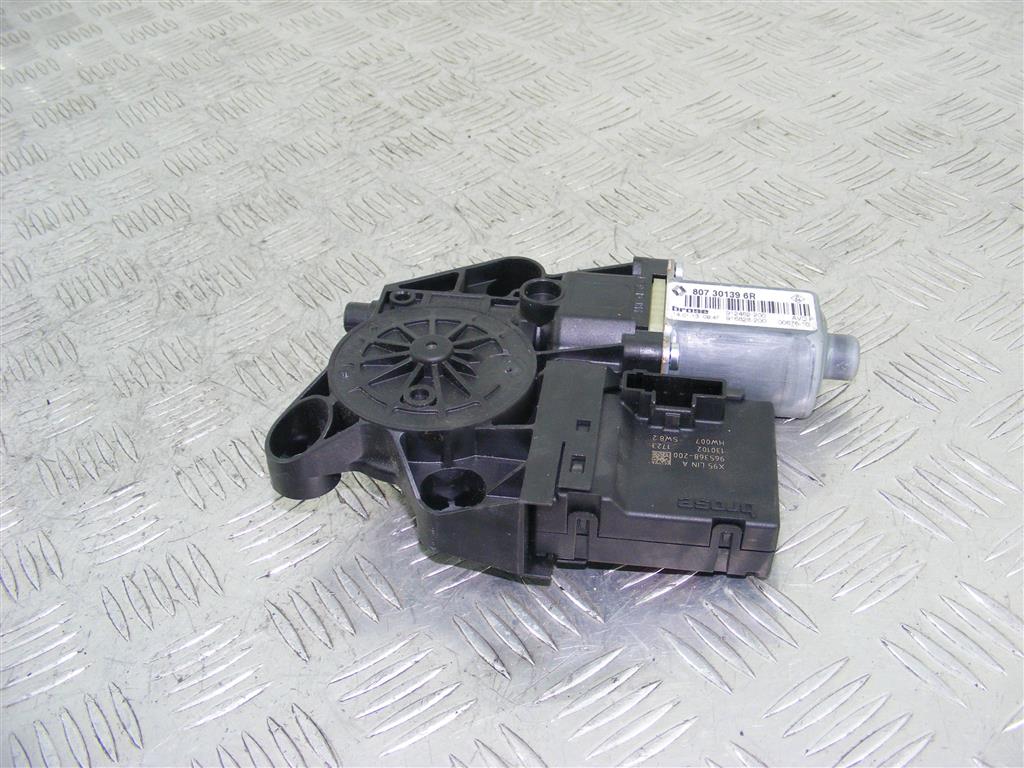 Моторчик стеклоподъемника передний правый