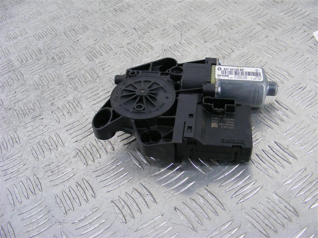 Моторчик стеклоподъемника передний правый