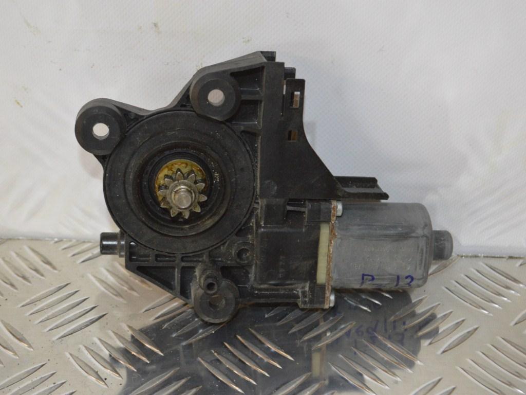 Моторчик стеклоподъемника передний правый