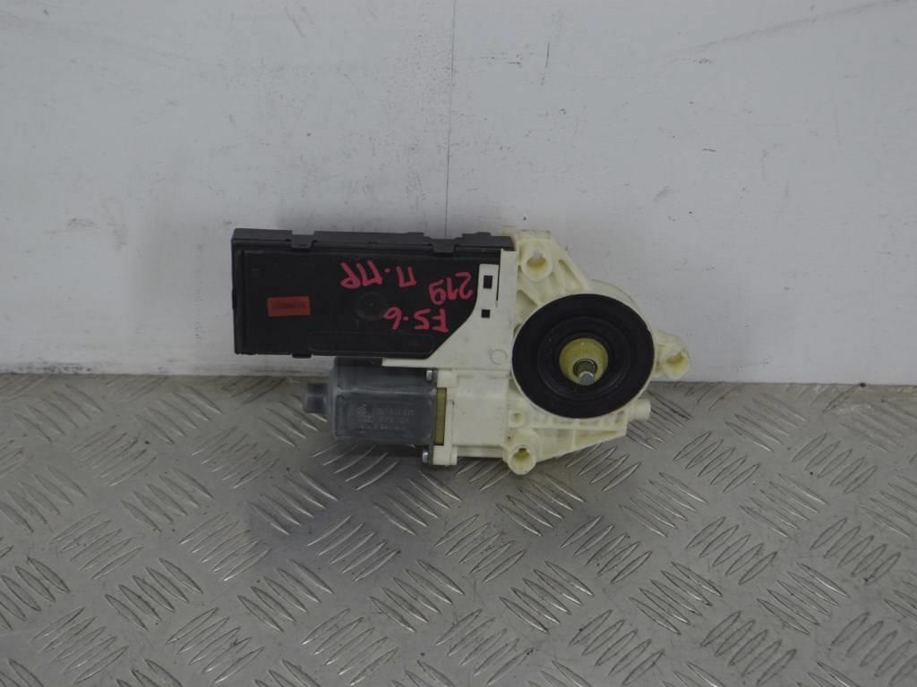 Моторчик стеклоподъемника передний правый