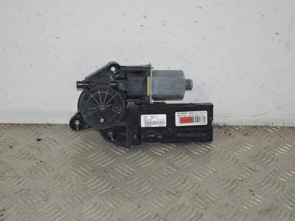 Моторчик стеклоподъемника передний правый