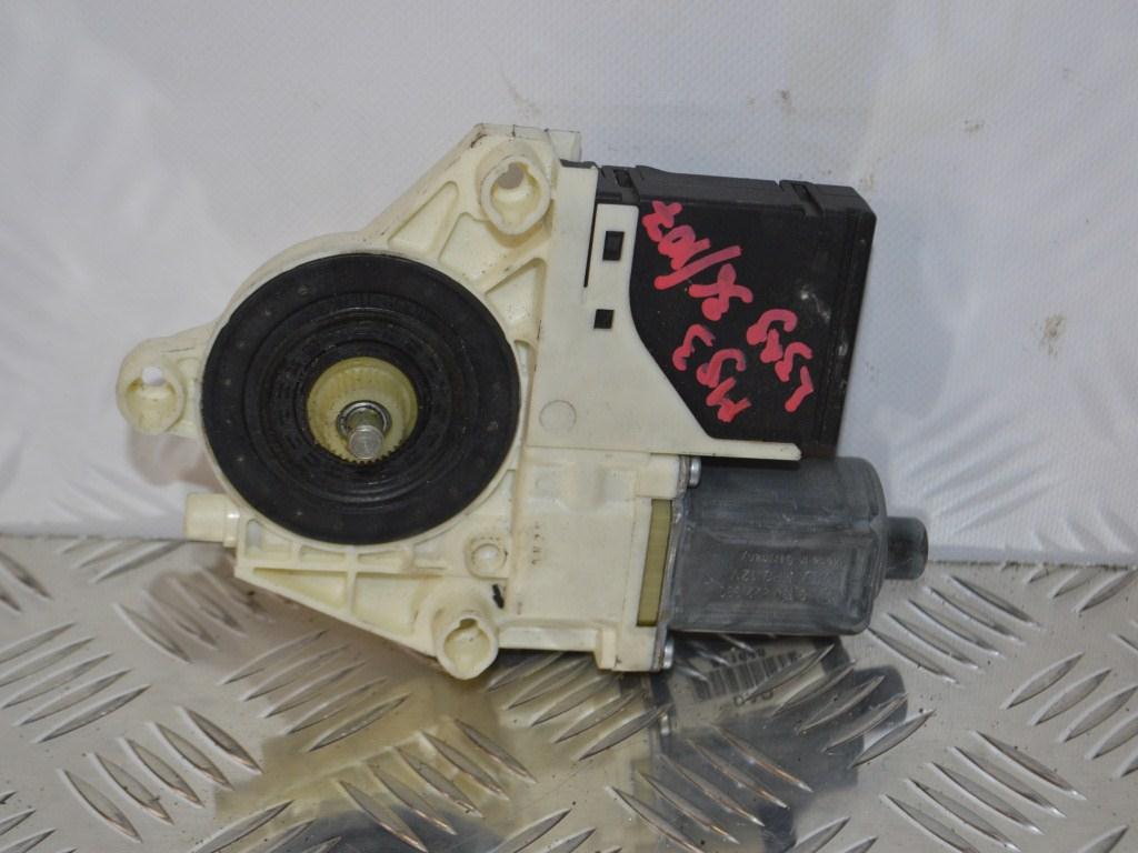 Моторчик стеклоподъемника задний левый