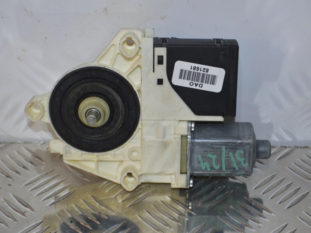 Моторчик стеклоподъемника задний левый