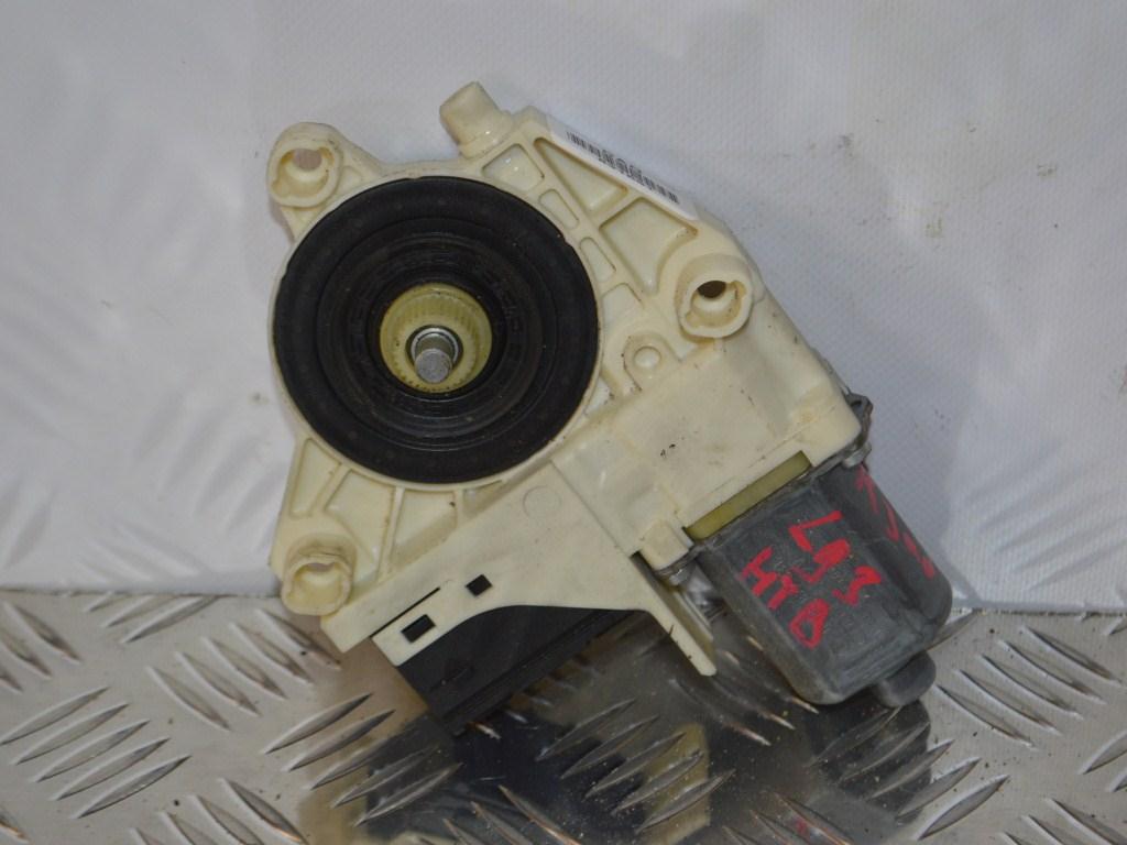 Моторчик стеклоподъемника задний правый