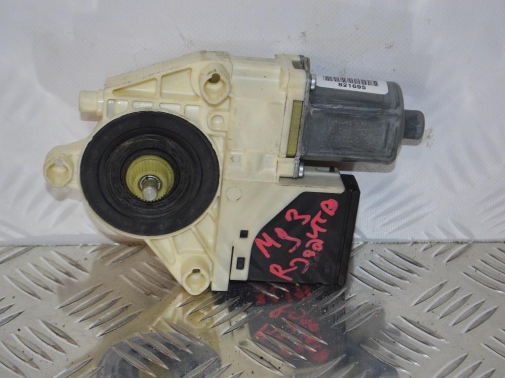 Моторчик стеклоподъемника задний правый